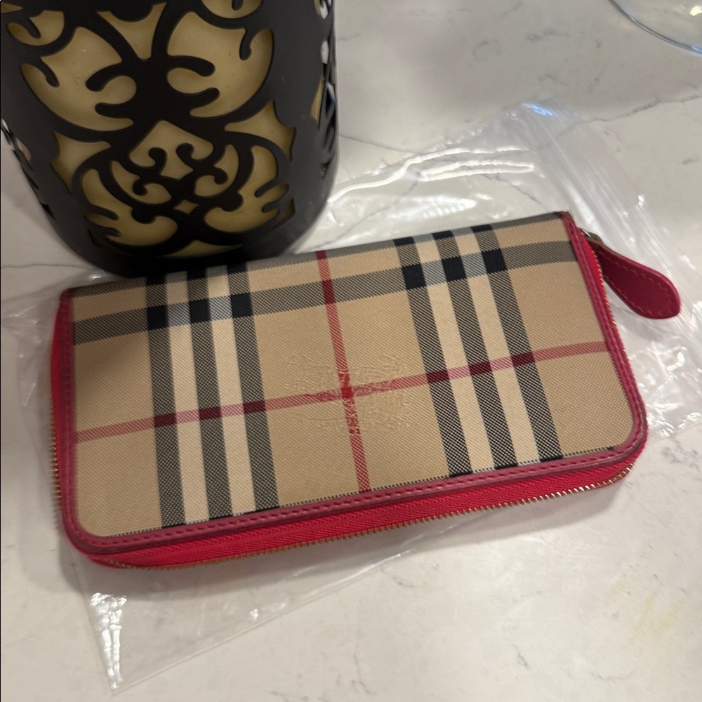 Burberry Red Wallet with Iconic Check Pattern - Picture 15 of 17
